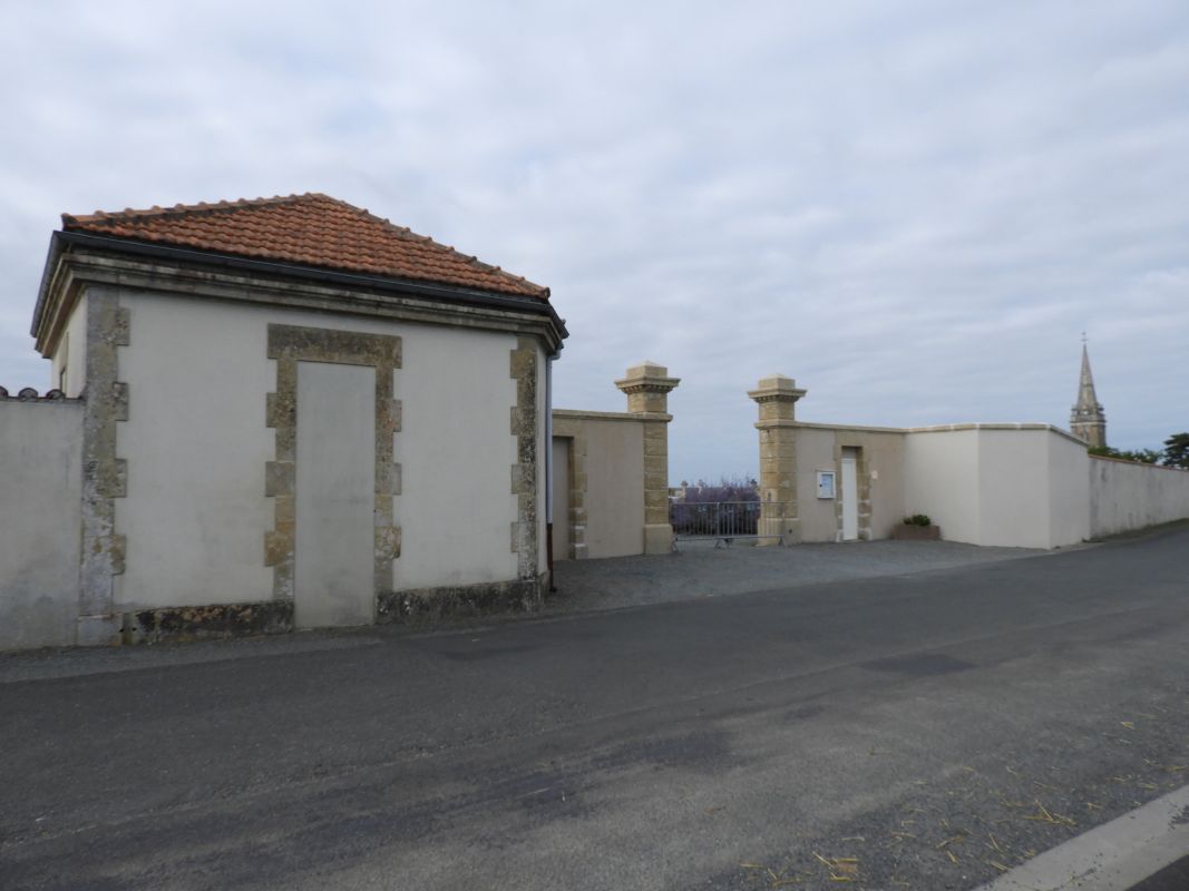 Cimetière de L'Île-d'Elle ; Rue du Prieuré