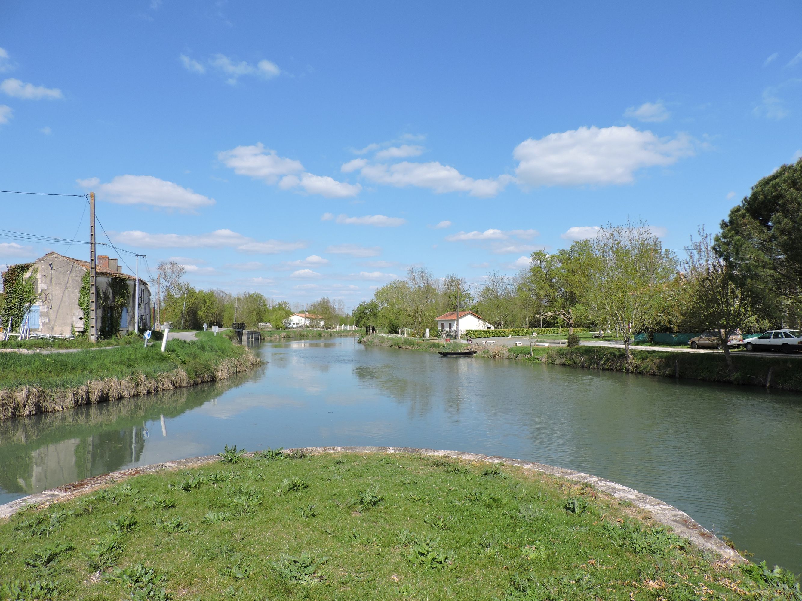 Hameau et site d'écluse de Bazoin