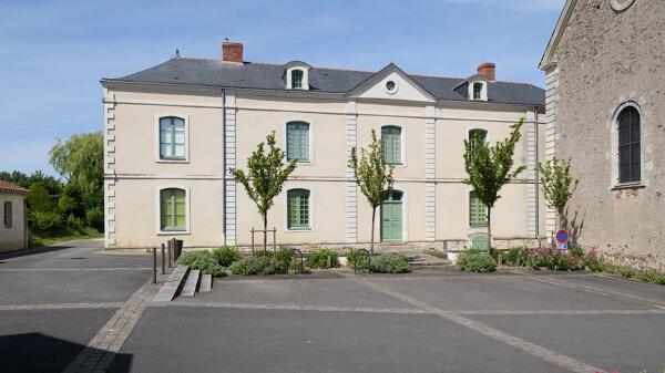 Ancien presbytère du Mesnil, actuellement bibliothèque et logement