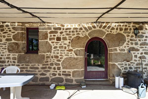 Ancienne maison et grange seigneuriale de la Guilbardière, actuellement maison