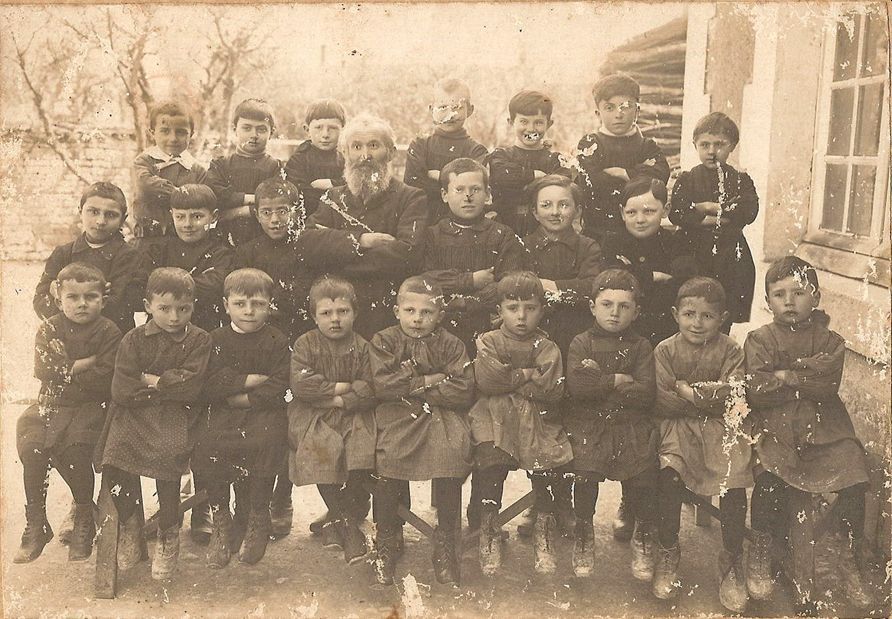 Ecole primaire d'Aziré, puis salle des fêtes Alfred-Roux et café