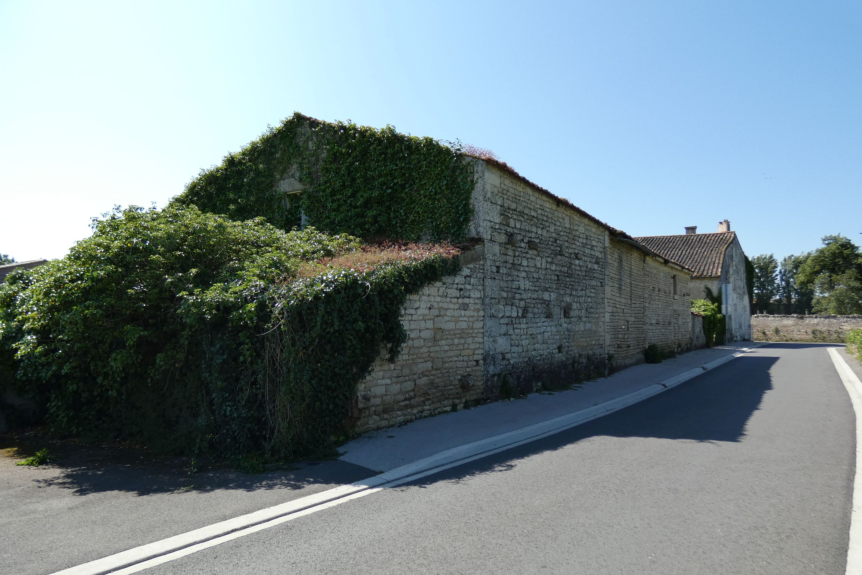 Ferme dite Saint-Eloi, actuellement maison, 32 rue du Grand-Saint-Jean