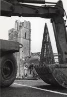 La démolition du clocher en janvier 1974.