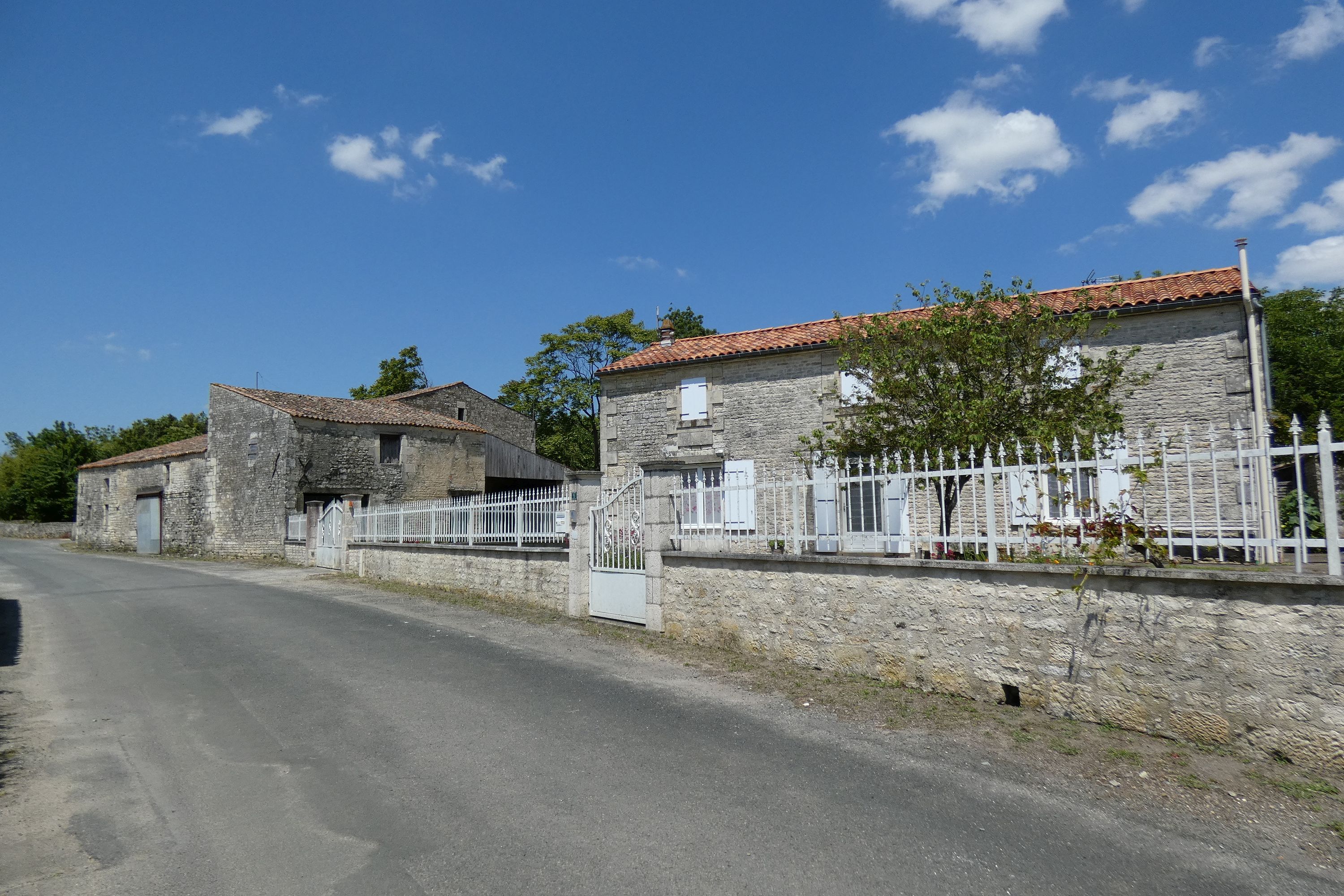 Chapelle du prieuré de Lesson (vestiges), ferme, actuellement maison, 6 rue de la Virée