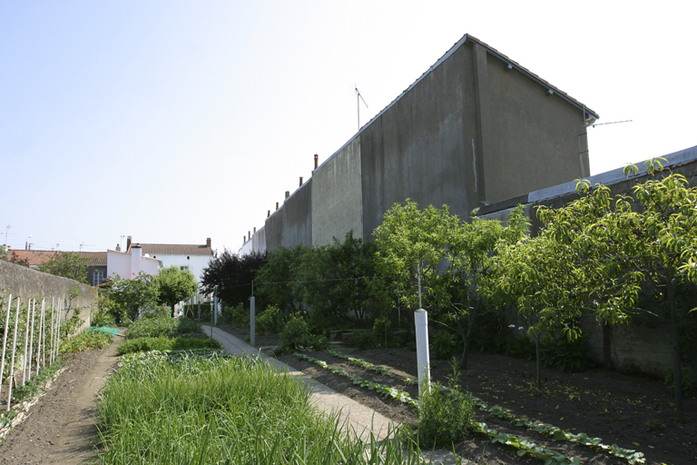 Îlot 1, quai Albert-Chassagne ; quai Edmond-Libert ; chemin des Jardins