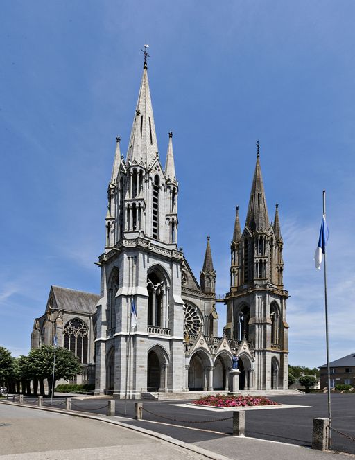 Basilique Notre-Dame - rue Notre-Dame, Pontmain