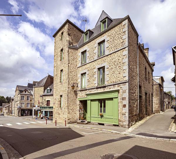 Manoir urbain, 31-33 rue dorée, actuellement immeuble d'habitation