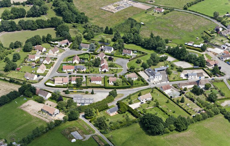 Le village de Saint-Georges-du-Rosay.