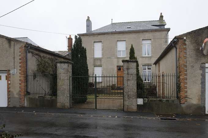 Maison de l'industriel Henri Cavé, directeur de l'Etablissement Cavé-Aumon, 31 rue Principale, Roussay