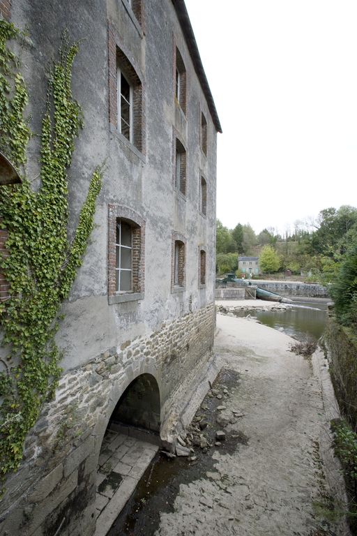 Moulin à farine puis minoterie, dit les Grands Moulins de Saint-Baudelle, puis silo - le Moulin-de-Saint-Baudelle, Saint-Baudelle