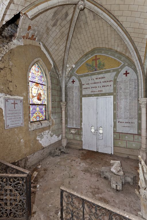 Monument aux morts, Chapelle Saint-Denis de Livré-la-Touche