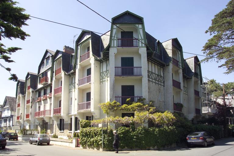 Hôtel de voyageurs les Colombières puis Cécil Hôtel actuellement immeuble à logements, 31 avenue Pierre-Loti