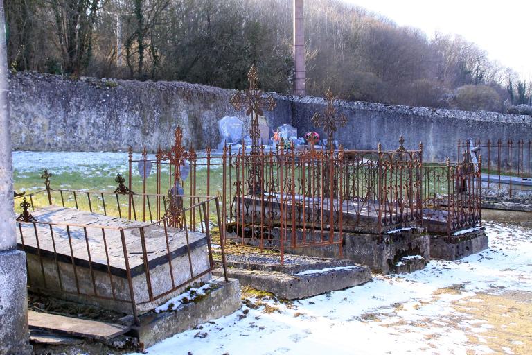 Cimetière à Saint-Pierre-du-Lorouër