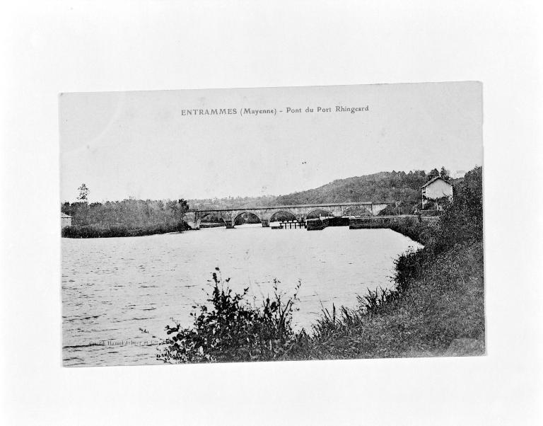 Pont - Port-Rhingeard, L'Huisserie