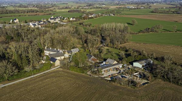 Hameau, château et motte castrale de la Grivellière