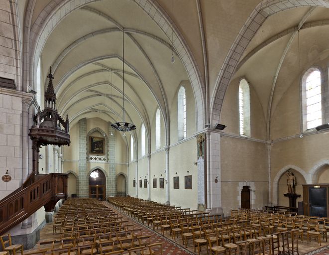 Monument aux morts, église paroissiale Saint-Martin de Louverné