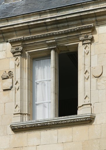 Cloître, place Leclerc