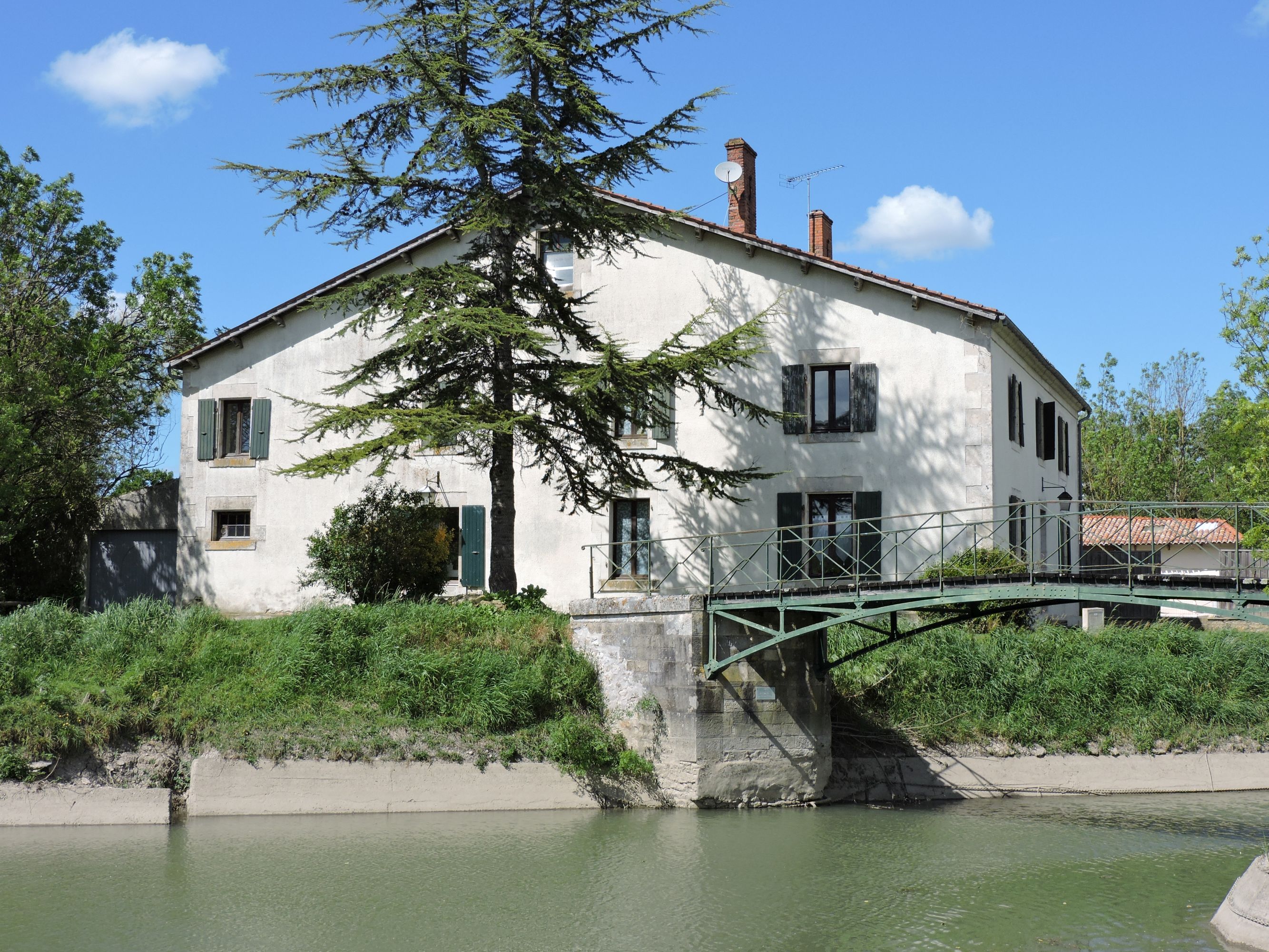 Ferme, actuellement maison ; les Chapitrelles