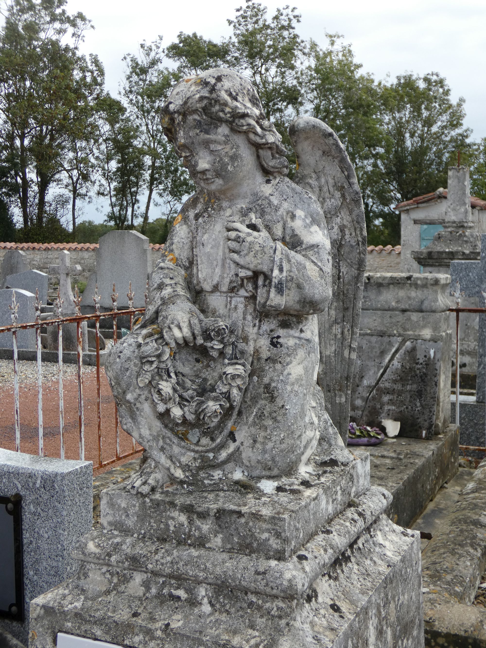 Enclos funéraire de la famille Desmier-Charpentier-Micheau, dont un soldat de la guerre 1914-1918