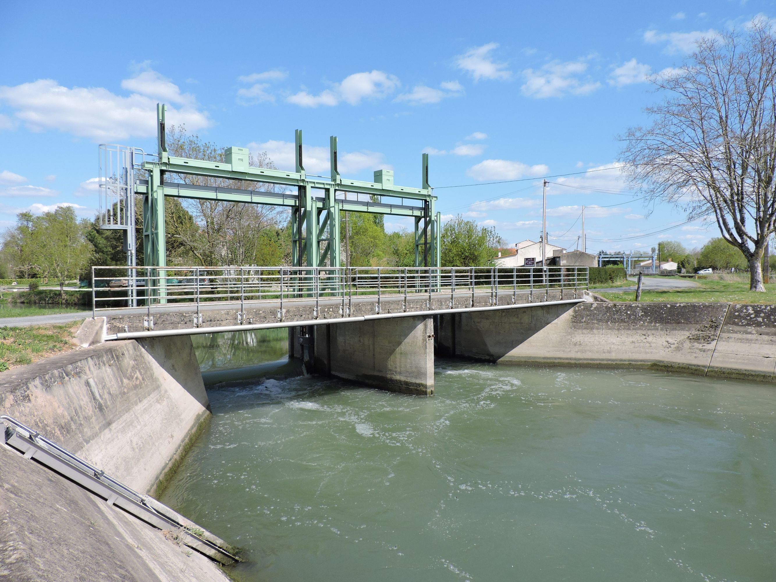 Barrage éclusé de la Vieille Sèvre à Bazoin