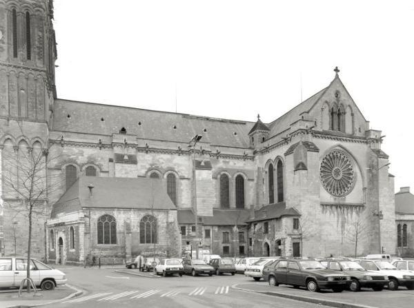 Cathédrale Saint-Maurice, place Monseigneur-Chappoulie