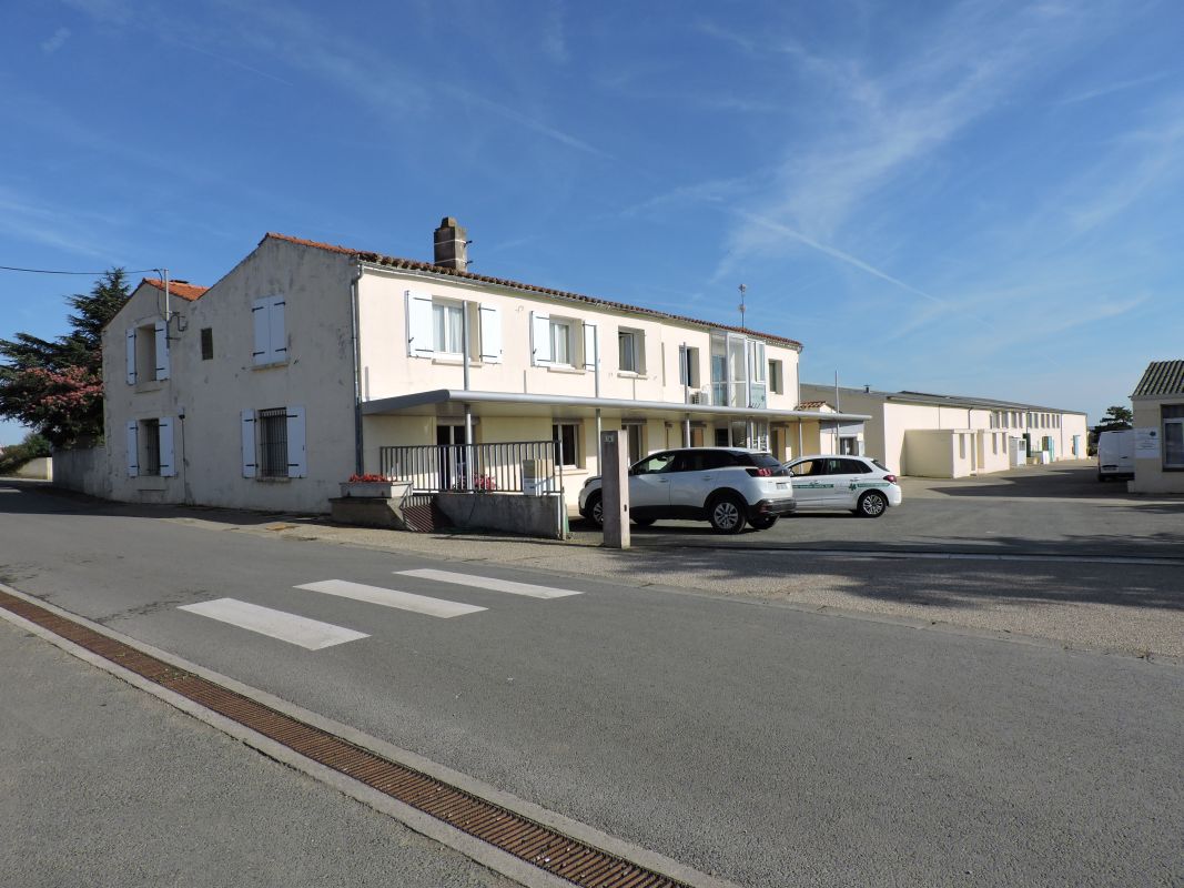 Ferme, actuellement siège de l'entreprise viticole Mercier Frères ; la Chaignée, 16 rue de la Chaignée