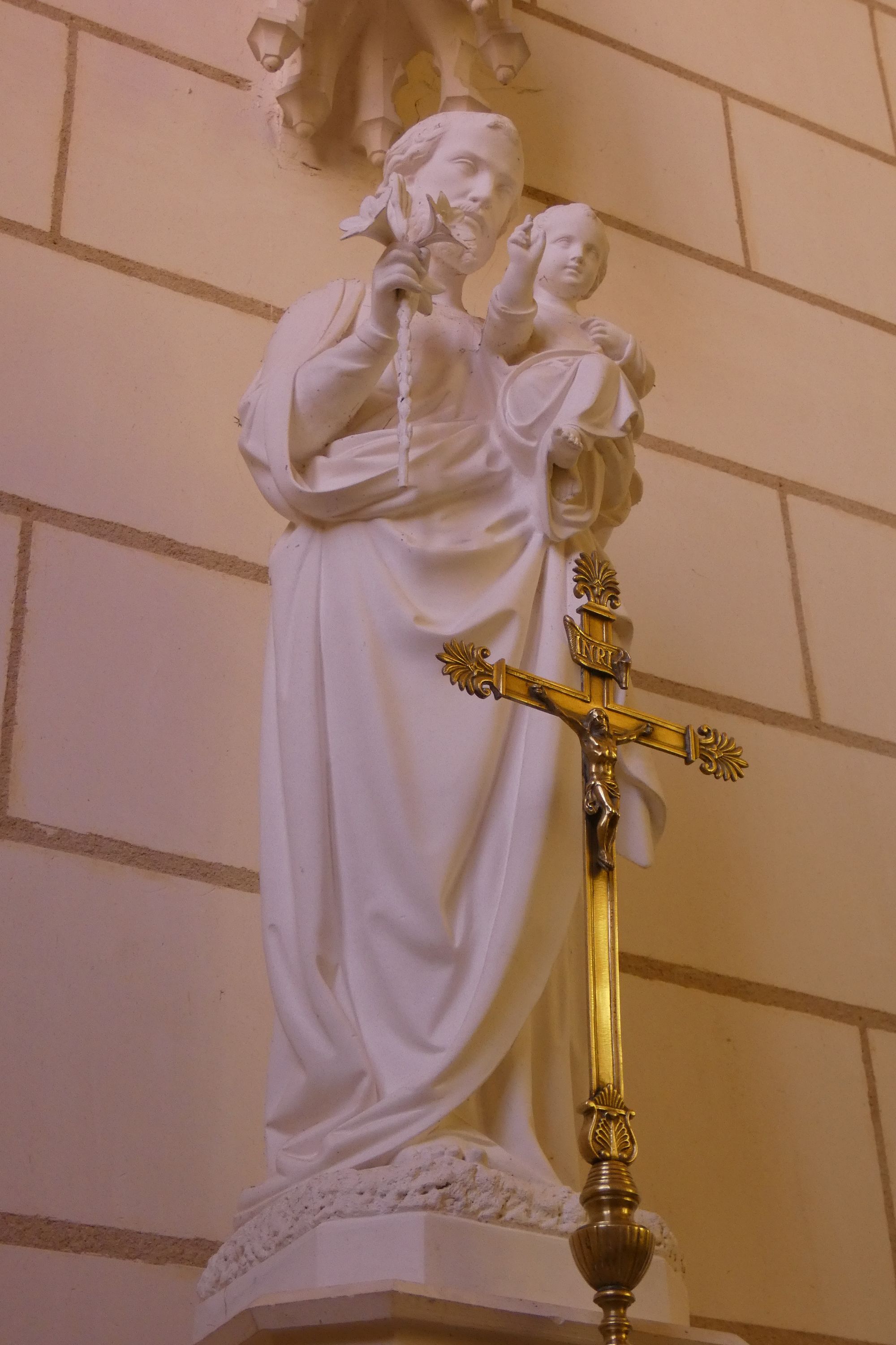 Maître autel ; autels, tabernacles et statues (2) des chapelles latérales