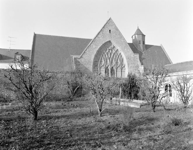 Couvent de franciscains Notre-Dame-des Cordeliers, puis église paroissiale Notre-Dame-des-Cordeliers et caserne Corbineau, actuellement église paroissiale Notre-Dame-des-Cordeliers et immeuble à logements, 27 rue de Bretagne, place Notre-Dame, Laval