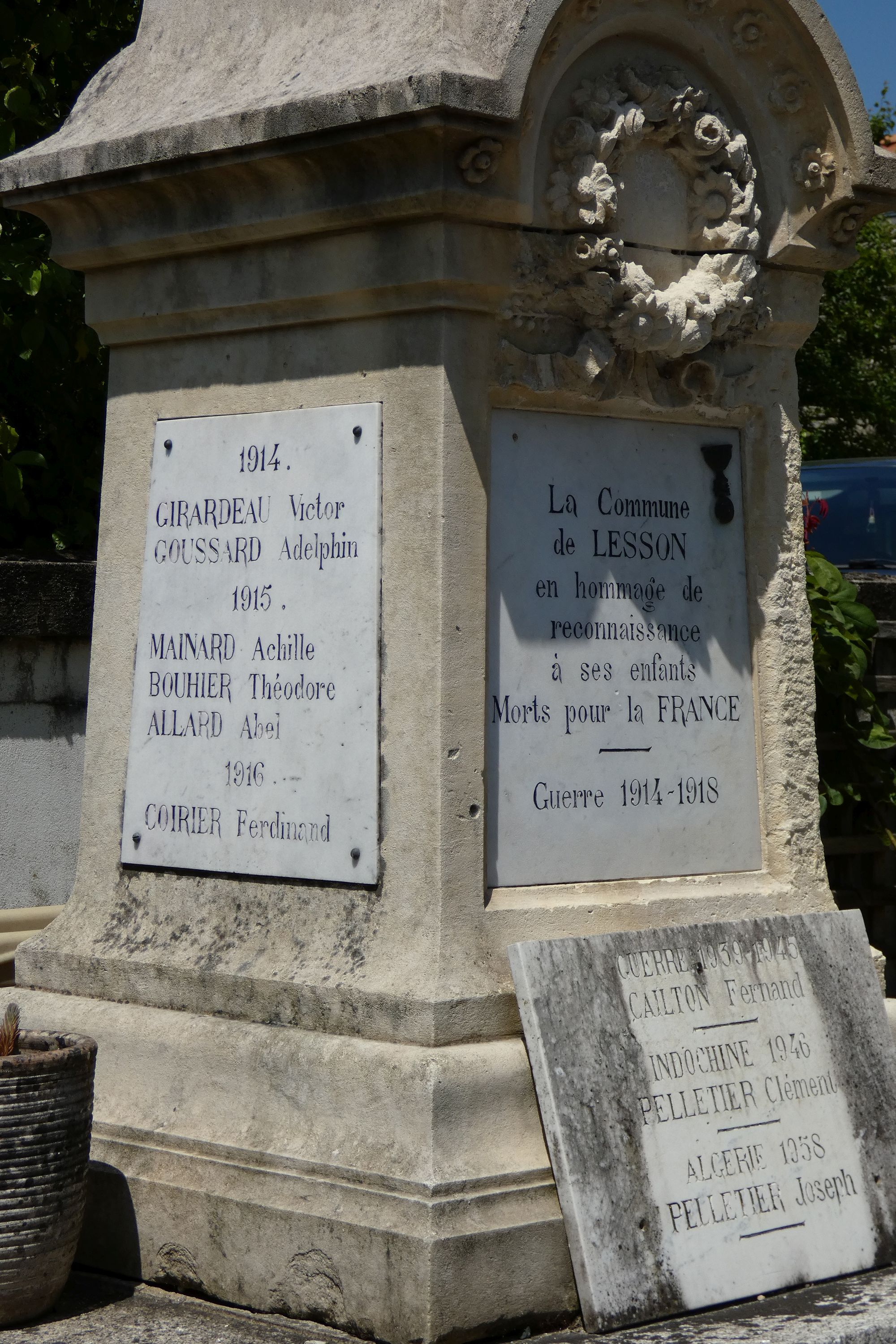 Monument aux morts de Lesson