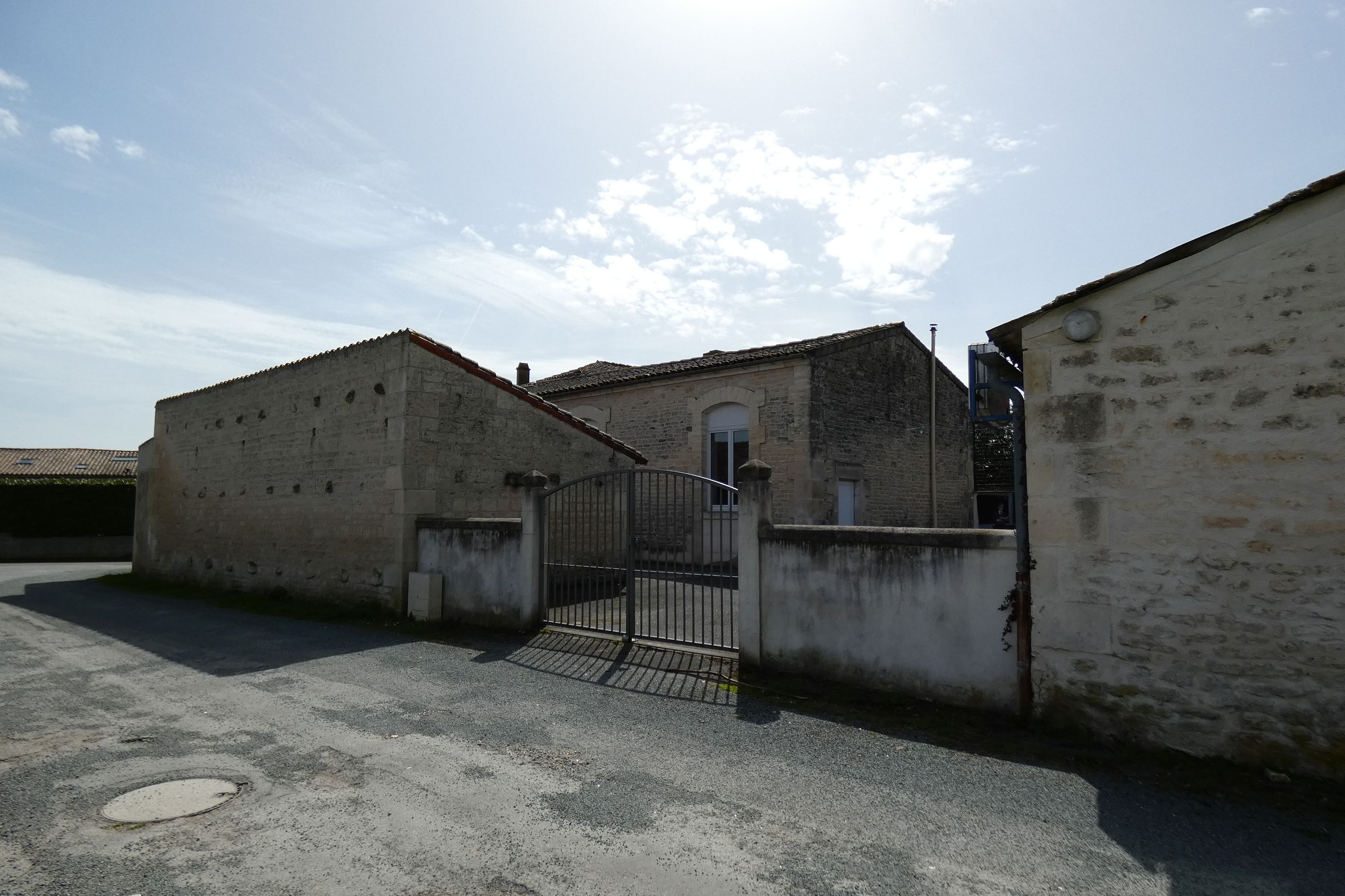 Ecole primaire d'Aziré, puis salle des fêtes Alfred-Roux et café