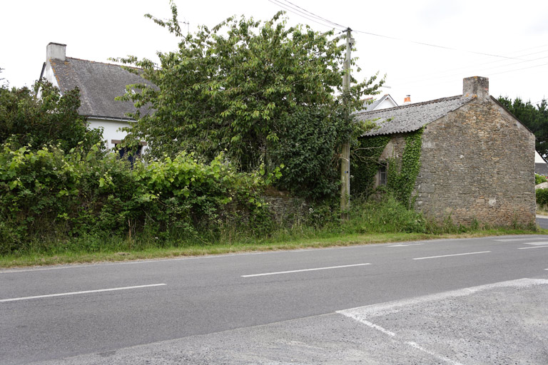 Ferme, route du Bouzaire