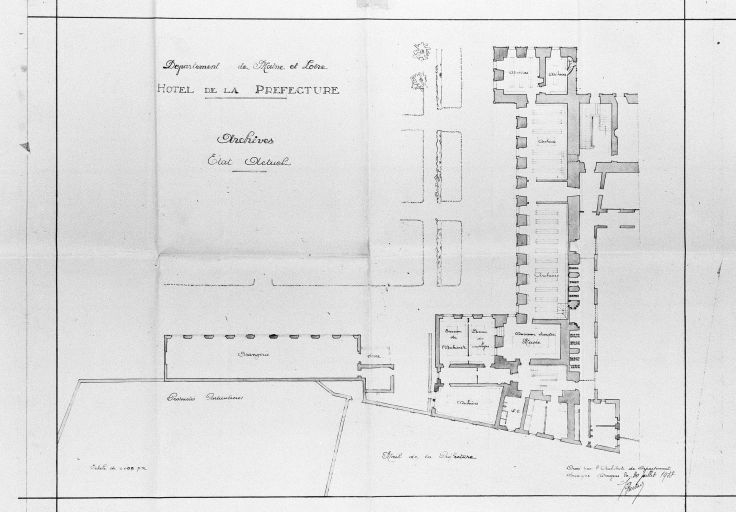 Abbaye de bénédictins puis de mauristes, dite abbaye Saint-Aubin, actuellement hôtel du Département et préfecture de Maine-et-Loire