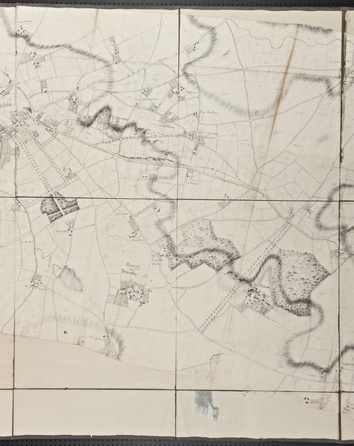 La traversée du canton de Bonnétable par la voie antique du Mans à Evreux, puis Grand Chemin mansais vers Rouen, puis route royale du Mans à Paris, puis R.N. 138 bis du Mans à Mortagne au Perche, actuellement R.D. 301.