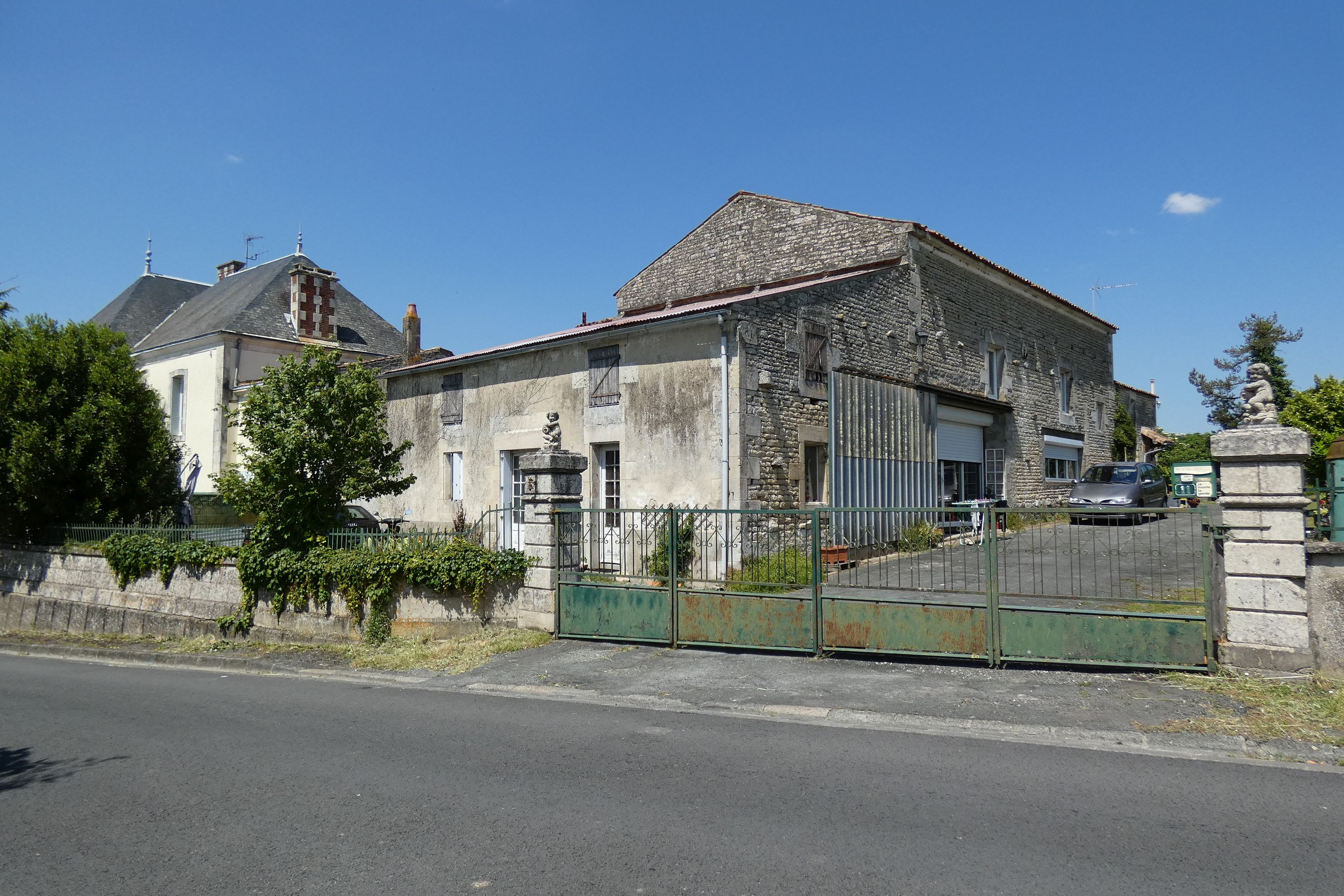 Ferme, actuellement maisons, 9 et 11 rue de la Mairie