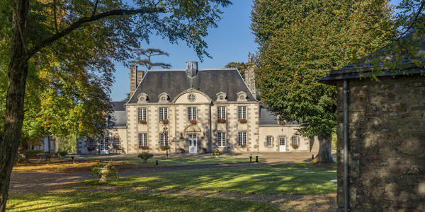 Château, actuellement hôtel-restaurant, le Bas-Mont