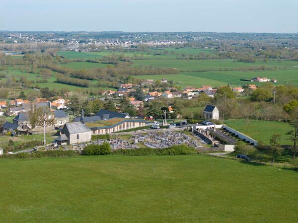Cimetière du Mesnil-en-Vallée, dit le Haut-Cimetière