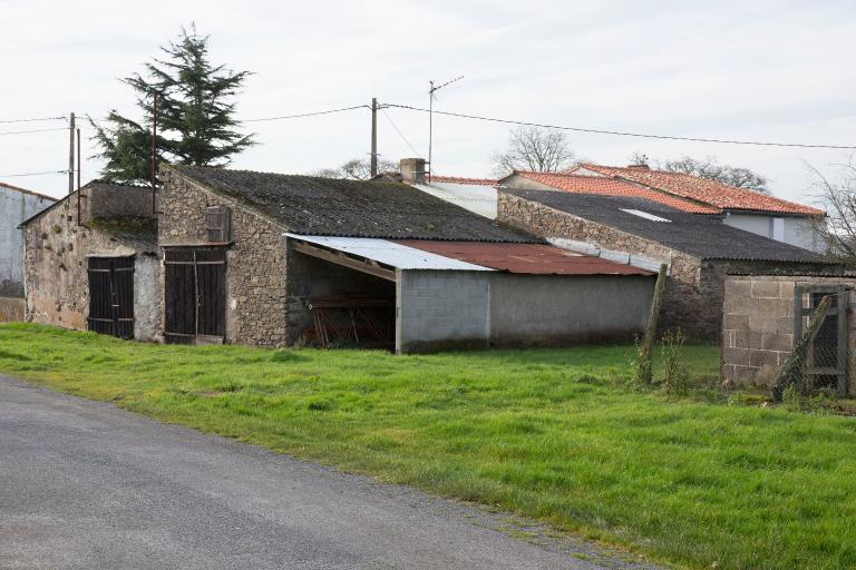 Îlot de dépendances en appentis. La Bauche, Remouillé. Cadastre 2018, YH 01-109 et 110.