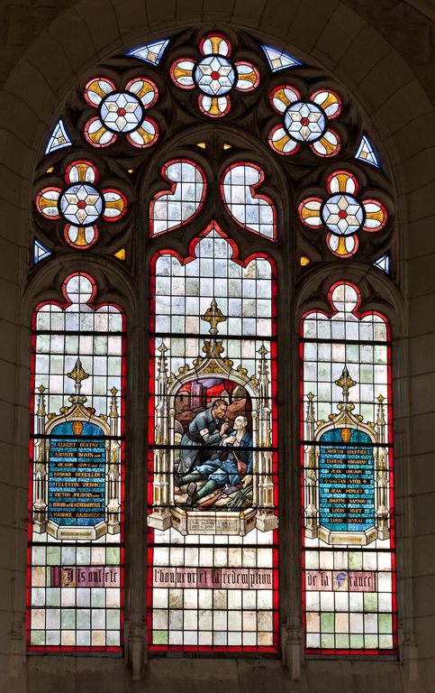 Monument aux morts, église paroissiale Saint-Hilaire d'Étriché