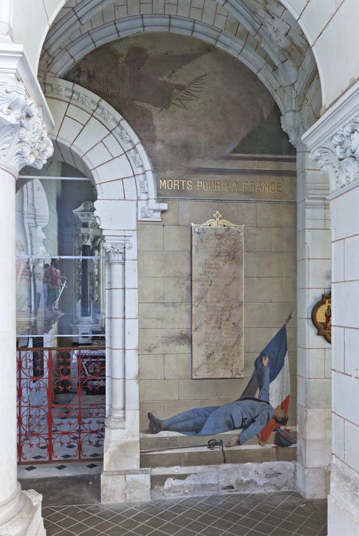 Monument aux morts, église paroissiale Saint-Pierre de Chanzeaux