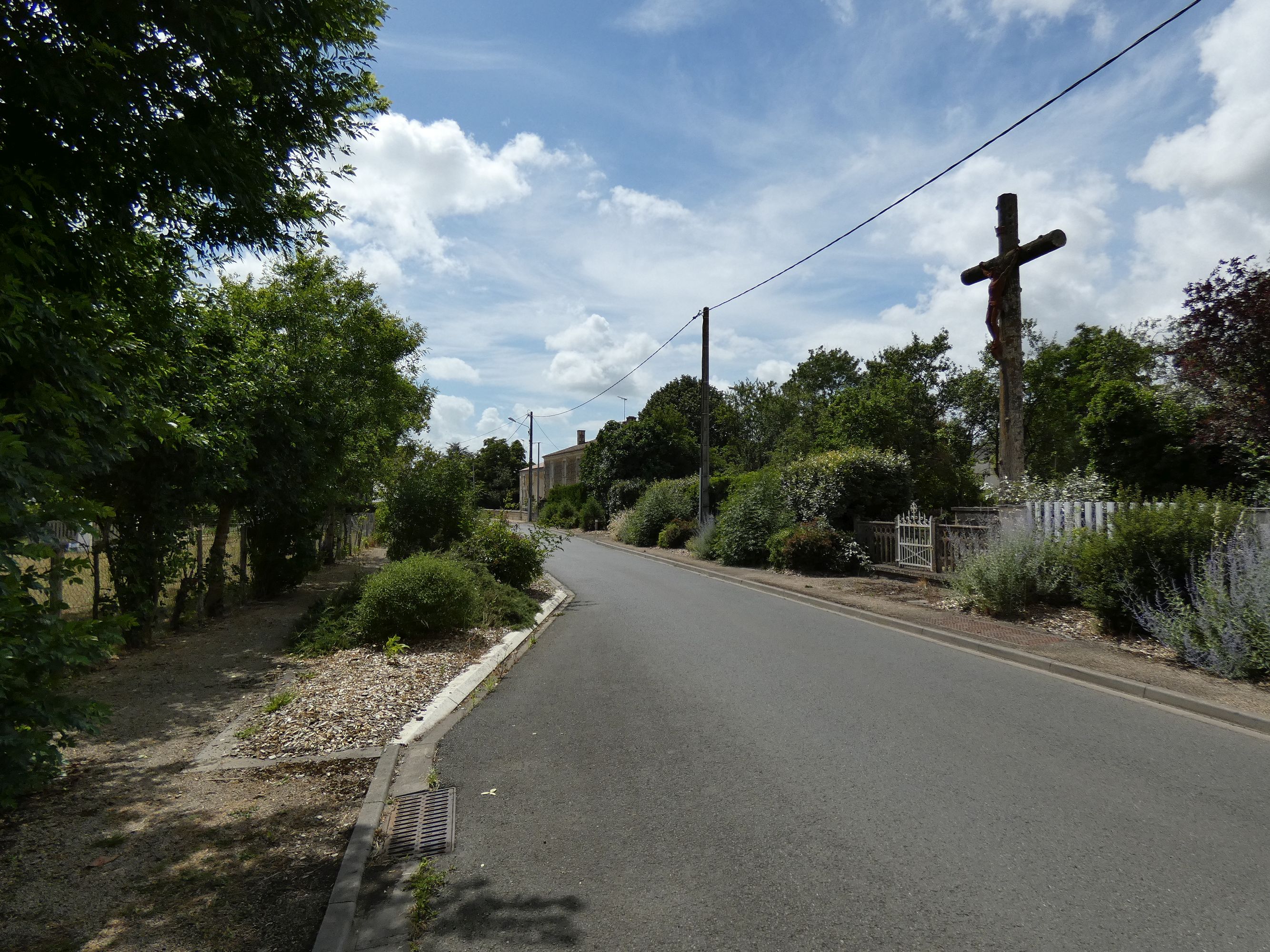 Croix de chemin, route de Benet