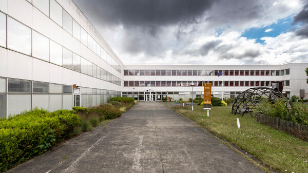 Ancien couvent puis caserne actuellement lycée Touchard