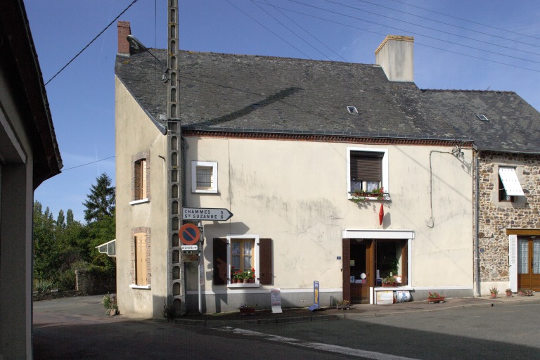 Maison de la Belle Étoile, puis mairie-école, puis de nouveau maison - 1 place Adam-Becker, Blandouet