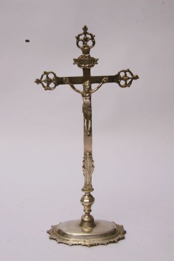 Croix d'autel : Christ en croix