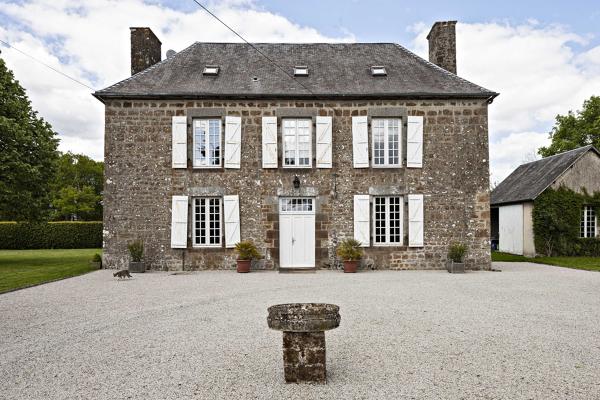 Presbytère de Rennes-en-Grenouilles, actuellement maison