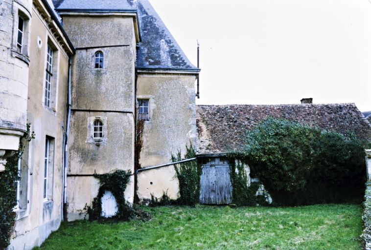 Demeure, dite château de Haut-Eclair, puis école maternelle et école primaire de filles, actuellement gîte rural