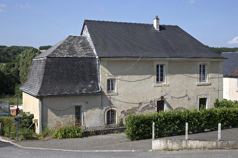 Presbytère, actuellement maison, 1 place de la Poste