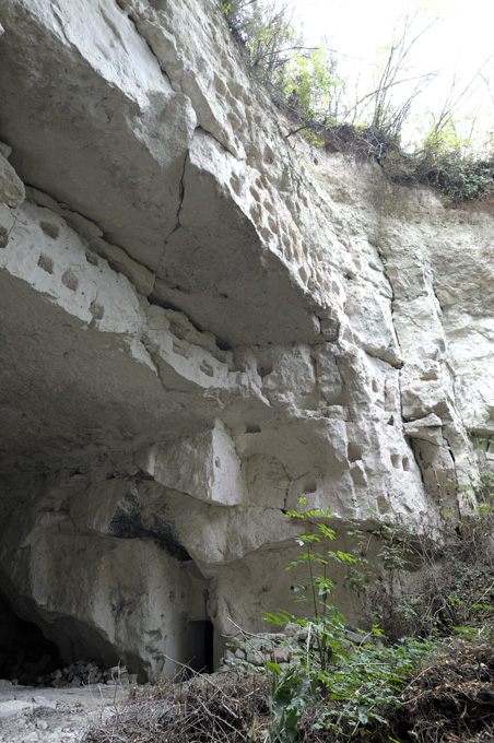 Carrière souterraine d'extraction de tuffeau de la Maumenière (site abandonné), chemin dit des Caves
