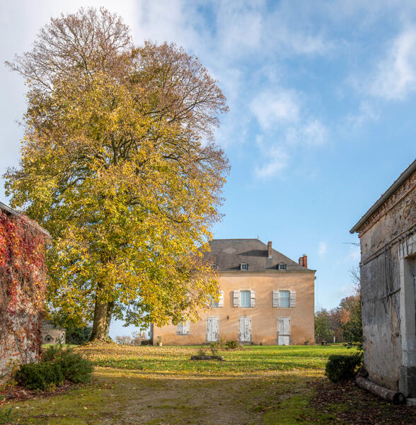 Manoir (vestiges), puis demeure dite château