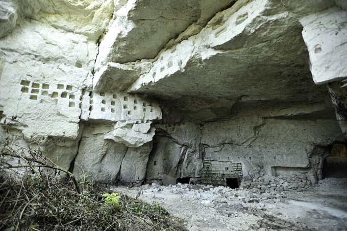 Carrière souterraine d'extraction de tuffeau de la Maumenière (site abandonné), chemin dit des Caves