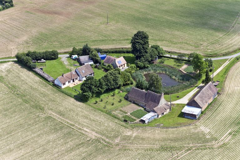 Ensemble d'édifices à cour commune de la Grande Brosse, actuellement 3 maisons